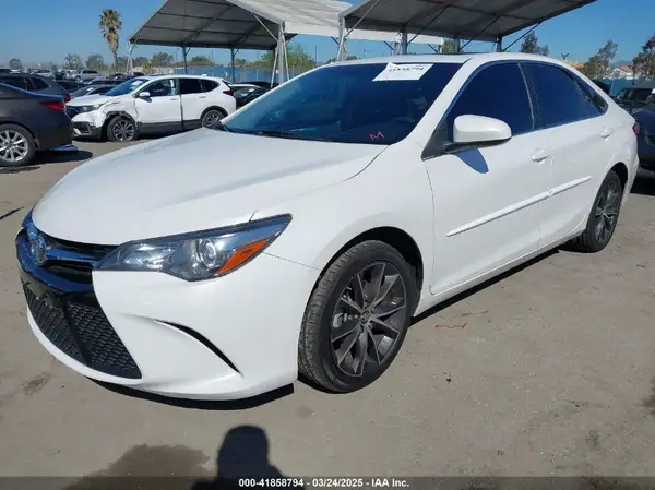 4T1BF1FK3HU351538 2017 TOYOTA CAMRY - Image 2
