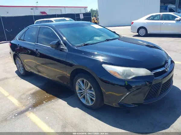 4T1BF1FK3HU352432 2017 TOYOTA CAMRY - Image 1