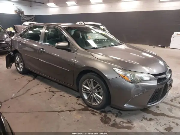 4T1BF1FK3HU355461 2017 TOYOTA CAMRY - Image 1