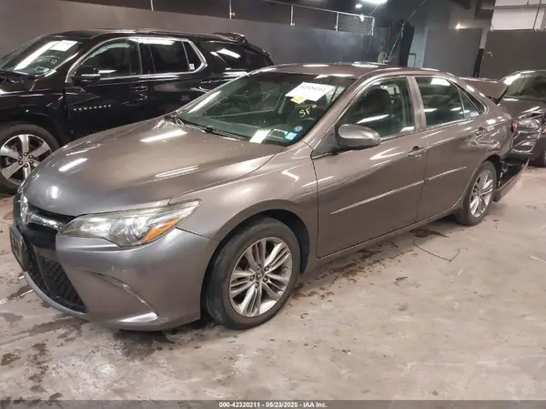 4T1BF1FK3HU355461 2017 TOYOTA CAMRY - Image 2