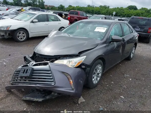 4T1BF1FK3HU355475 2017 TOYOTA CAMRY - Image 2