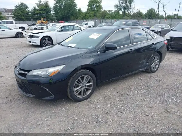 4T1BF1FK3HU356402 2017 TOYOTA CAMRY - Image 2