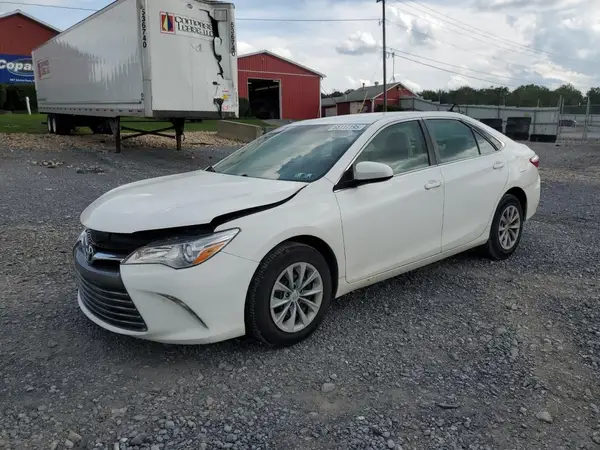 4T1BF1FK3HU358182 2017 TOYOTA CAMRY - Image 1