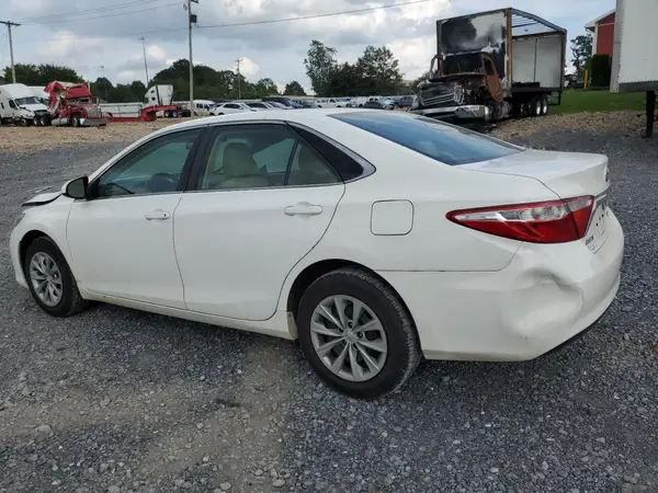 4T1BF1FK3HU358182 2017 TOYOTA CAMRY - Image 2