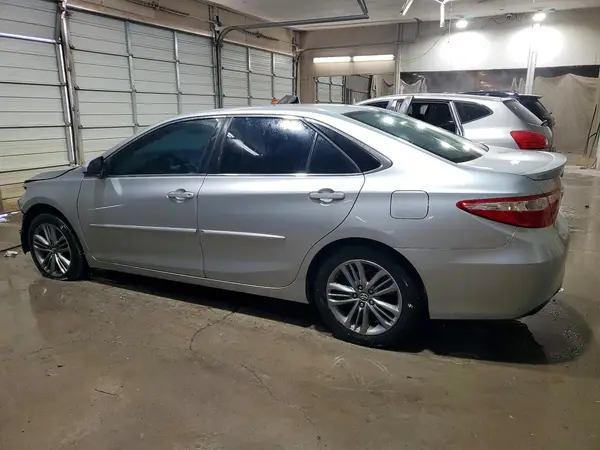 4T1BF1FK3HU359977 2017 TOYOTA CAMRY - Image 2