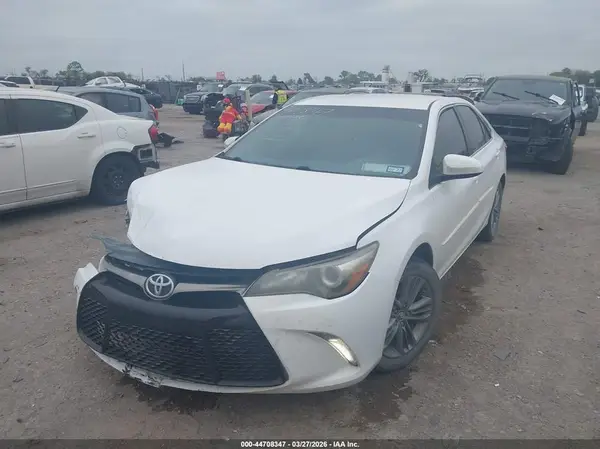 4T1BF1FK3HU361762 2017 TOYOTA CAMRY - Image 2