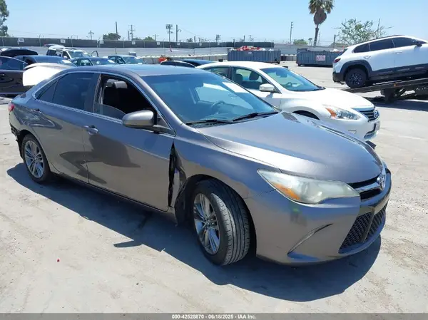 4T1BF1FK3HU366105 2017 TOYOTA CAMRY - Image 1
