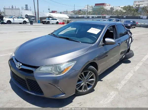 4T1BF1FK3HU366105 2017 TOYOTA CAMRY - Image 2