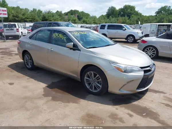 4T1BF1FK3HU366654 2017 TOYOTA CAMRY - Image 1