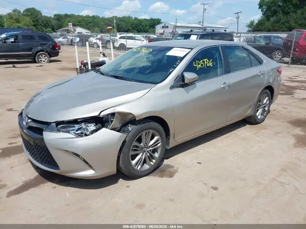 4T1BF1FK3HU366654 2017 TOYOTA CAMRY - Image 2