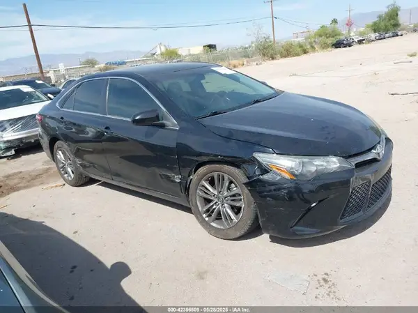 4T1BF1FK3HU367562 2017 TOYOTA CAMRY - Image 1