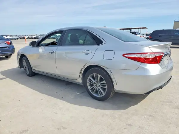 4T1BF1FK3HU370395 2017 TOYOTA CAMRY - Image 2