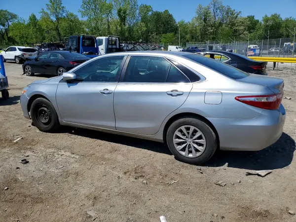 4T1BF1FK3HU372289 2017 TOYOTA CAMRY - Image 2