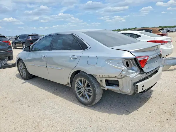 4T1BF1FK3HU372633 2017 TOYOTA CAMRY - Image 2