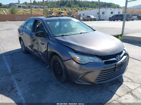 4T1BF1FK3HU373541 2017 TOYOTA CAMRY - Image 1