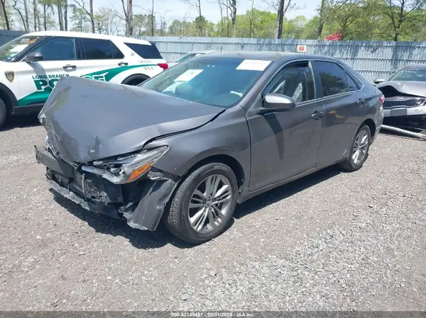 4T1BF1FK3HU373703 2017 TOYOTA CAMRY - Image 2