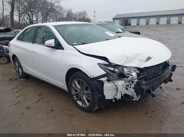 4T1BF1FK3HU373815 2017 TOYOTA CAMRY - Image 1