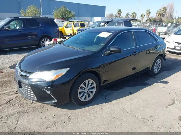 4T1BF1FK3HU374074 2017 TOYOTA CAMRY - Image 2