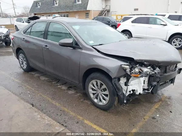 4T1BF1FK3HU374219 2017 TOYOTA CAMRY - Image 1