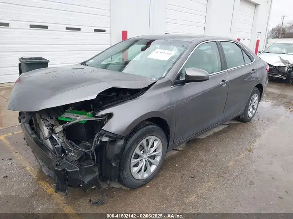 4T1BF1FK3HU374219 2017 TOYOTA CAMRY - Image 2