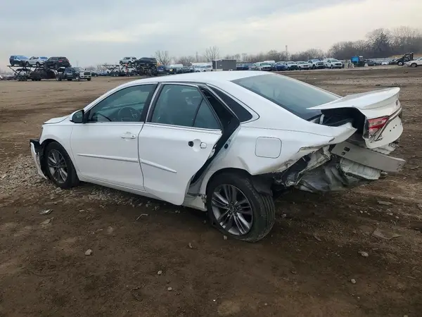4T1BF1FK3HU377590 2017 TOYOTA CAMRY - Image 2