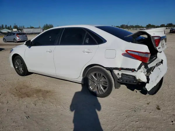 4T1BF1FK3HU377914 2017 TOYOTA CAMRY - Image 2