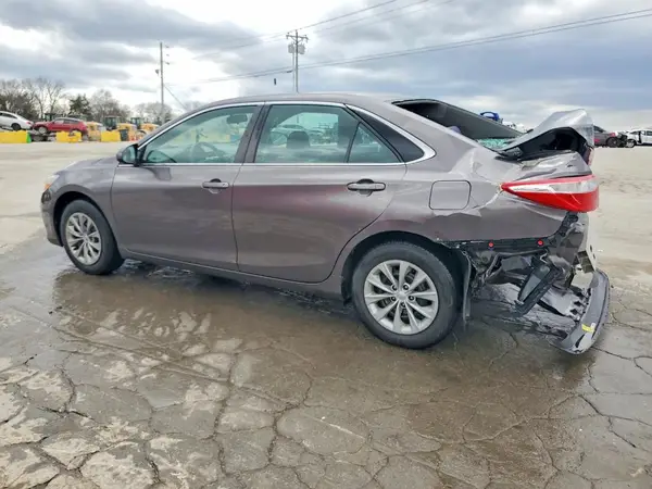4T1BF1FK3HU378125 2017 TOYOTA CAMRY - Image 2