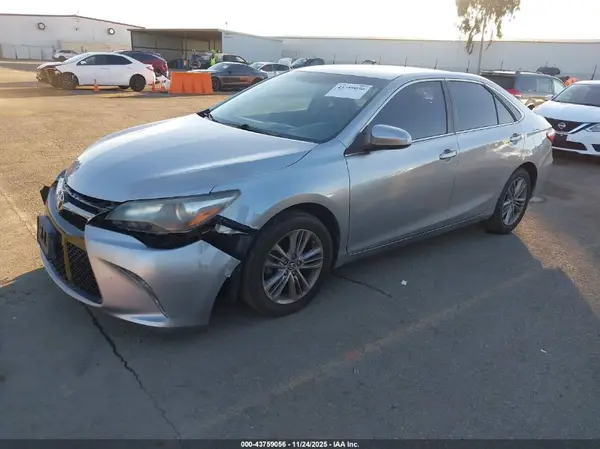4T1BF1FK3HU378318 2017 TOYOTA CAMRY - Image 2