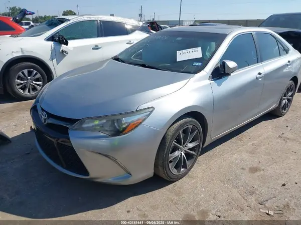 4T1BF1FK3HU379677 2017 TOYOTA CAMRY - Image 2