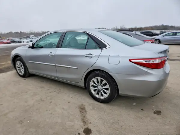 4T1BF1FK3HU380165 2017 TOYOTA CAMRY - Image 2