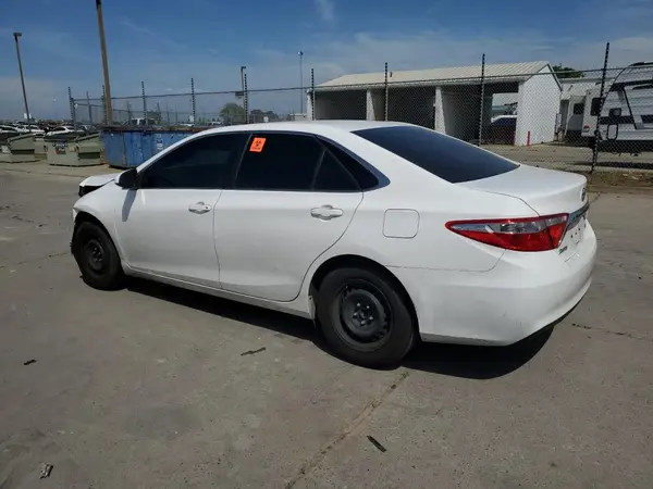 4T1BF1FK3HU380926 2017 TOYOTA CAMRY - Image 2