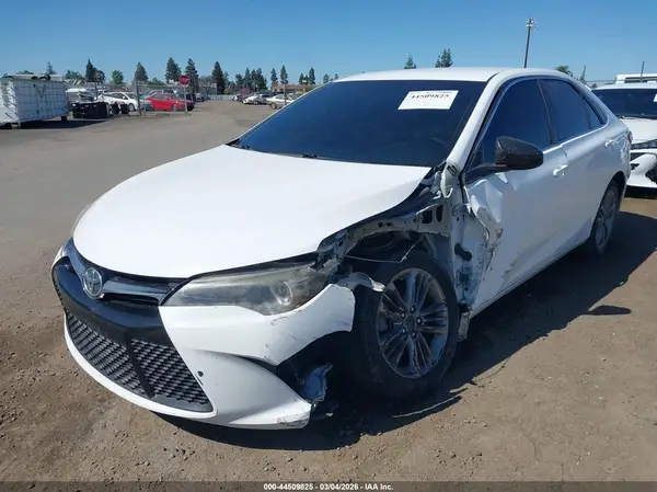 4T1BF1FK3HU385866 2017 TOYOTA CAMRY - Image 2