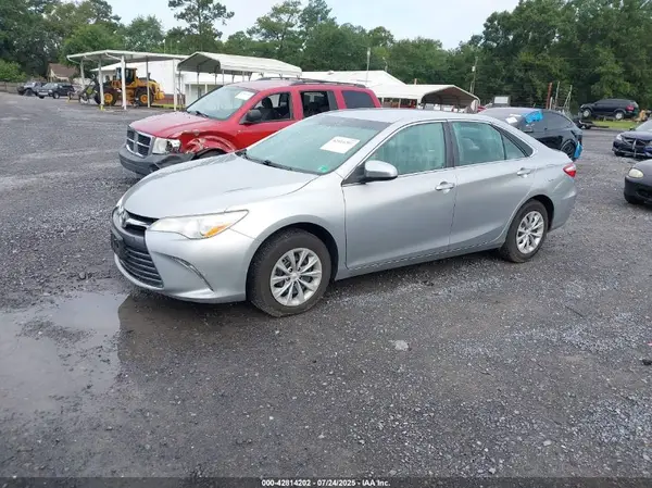 4T1BF1FK3HU386077 2017 TOYOTA CAMRY - Image 2