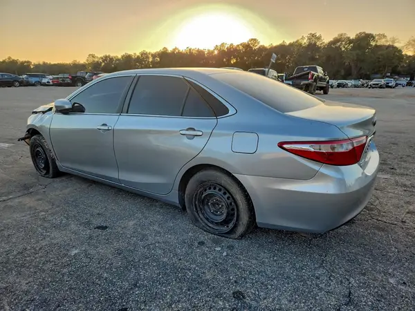 4T1BF1FK3HU388508 2017 TOYOTA CAMRY - Image 2