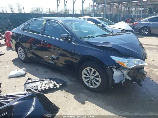 4T1BF1FK3HU390517 2017 TOYOTA CAMRY - Image 1