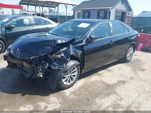 4T1BF1FK3HU390517 2017 TOYOTA CAMRY - Image 2