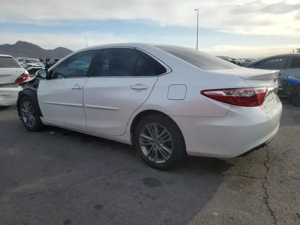 4T1BF1FK3HU390615 2017 TOYOTA CAMRY - Image 2