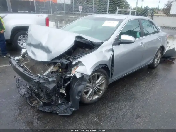 4T1BF1FK3HU393224 2017 TOYOTA CAMRY - Image 2