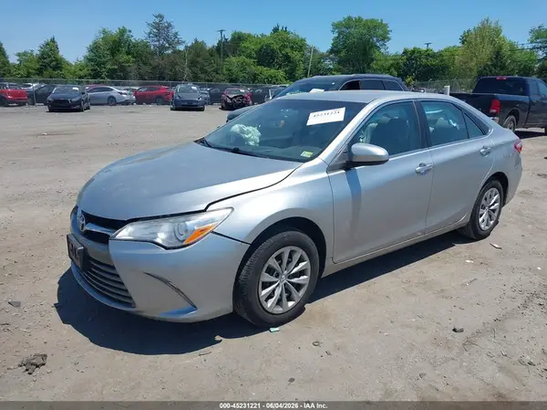 4T1BF1FK3HU393997 2017 TOYOTA CAMRY - Image 2