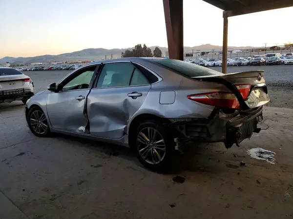 4T1BF1FK3HU398066 2017 TOYOTA CAMRY - Image 2