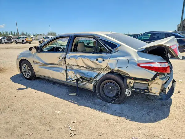 4T1BF1FK3HU403833 2017 TOYOTA CAMRY - Image 2