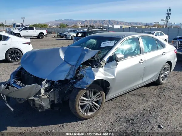 4T1BF1FK3HU404917 2017 TOYOTA CAMRY - Image 2