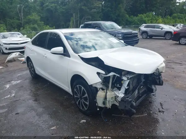 4T1BF1FK3HU405100 2017 TOYOTA CAMRY - Image 1