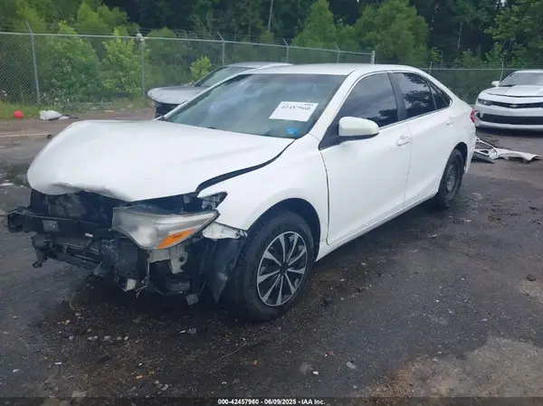 4T1BF1FK3HU405100 2017 TOYOTA CAMRY - Image 2