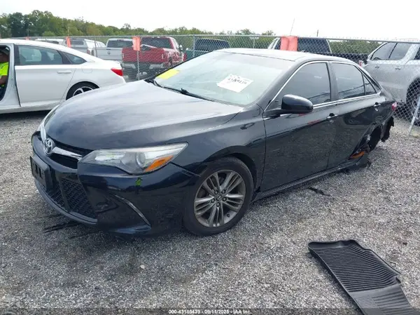 4T1BF1FK3HU406800 2017 TOYOTA CAMRY - Image 2