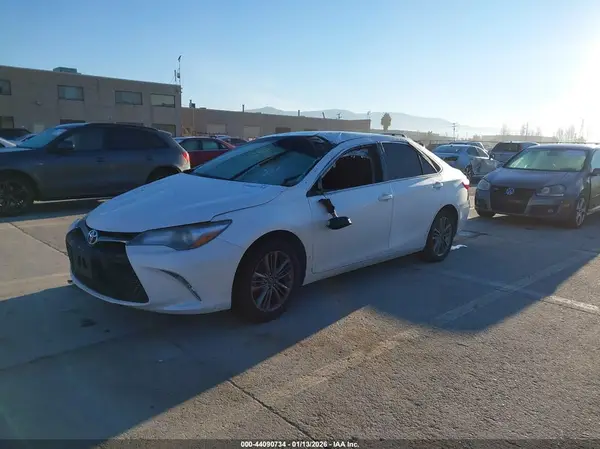 4T1BF1FK3HU409163 2017 TOYOTA CAMRY - Image 2