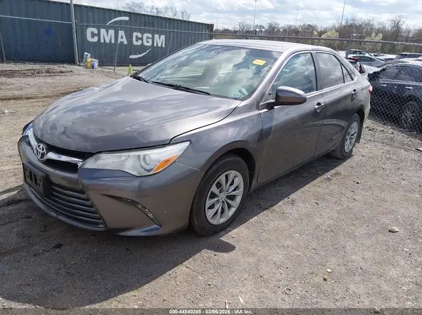 4T1BF1FK3HU409339 2017 TOYOTA CAMRY - Image 2