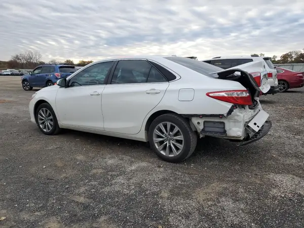 4T1BF1FK3HU411933 2017 TOYOTA CAMRY - Image 2