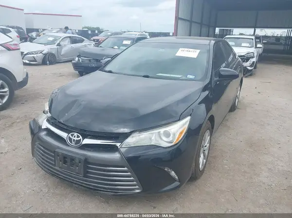 4T1BF1FK3HU416551 2017 TOYOTA CAMRY - Image 2