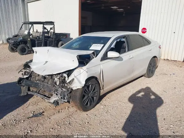 4T1BF1FK3HU417036 2017 TOYOTA CAMRY - Image 2